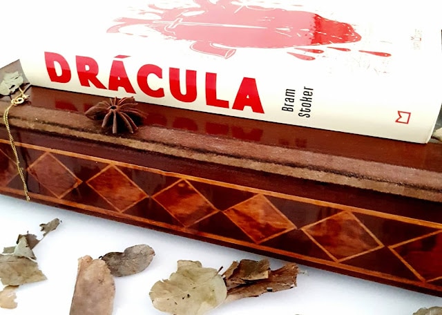 Livro Drácula, um clássico de Bram Stoker