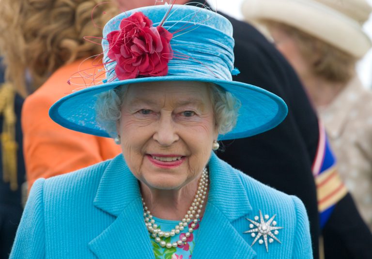 Morte da Rainha Elizabeth II: quando monarca e monarquia caem como uma luva