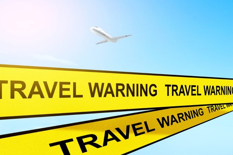 O que são alertas de viagem e como os EUA os desenvolvem?