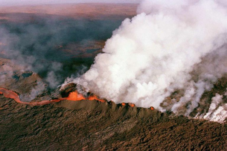 Maior Vulcão Ativo Do Mundo Entra Em Erupção Pela Primeira Vez Em 38 Anos