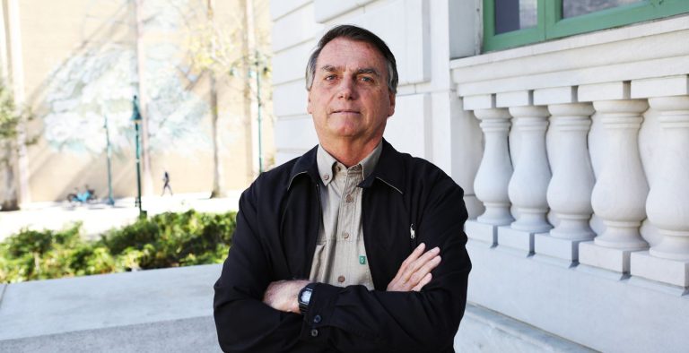 Bolsonaro Rompe Silêncio e Afirma que Vai Retornar Ao Brasil no Próximo Mês