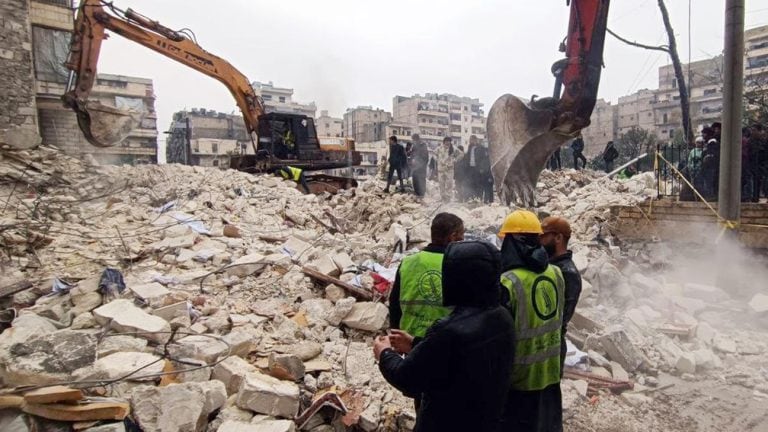 Forte Terremoto Mata Milhares Na Turquia E Na Síria