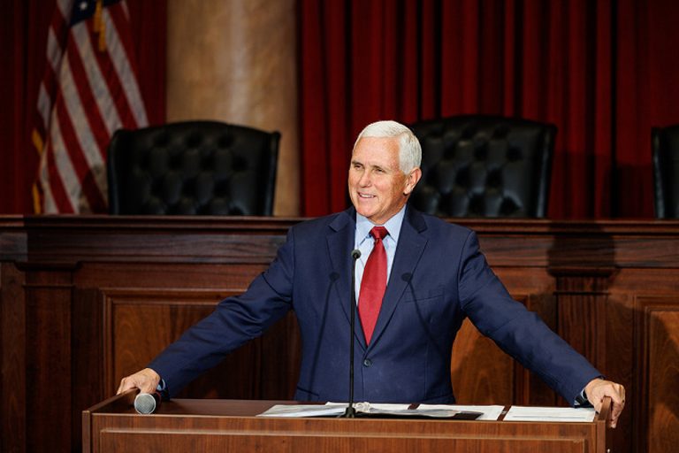 Ex-Vice-Presidente Mike Pence Entra Na Corrida Eleitoral E Desafia Trump