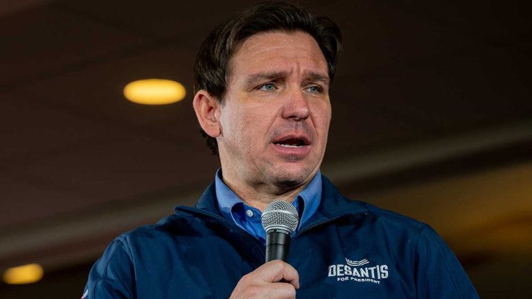 DeSantis Sai Da Disputa Pela Presidência E Endossa Trump