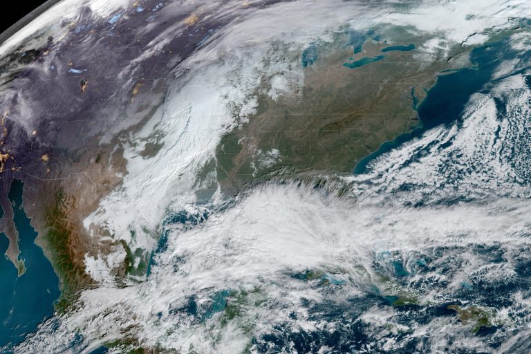 Tempestade Severa Deixa Parte Da Costa Leste Dos EUA Em Estado De Emergência