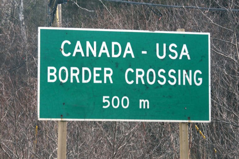 Com Fronteira Sul Sobrecarregada, Imigrantes Enfrentam Travessia Fria E Perigosa Do Canadá Para Os EUA