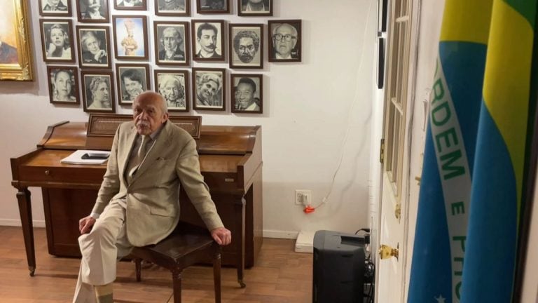 Morre Aos 93 Anos Domício Coutinho, Fundador Da Biblioteca Brasileira De NY
