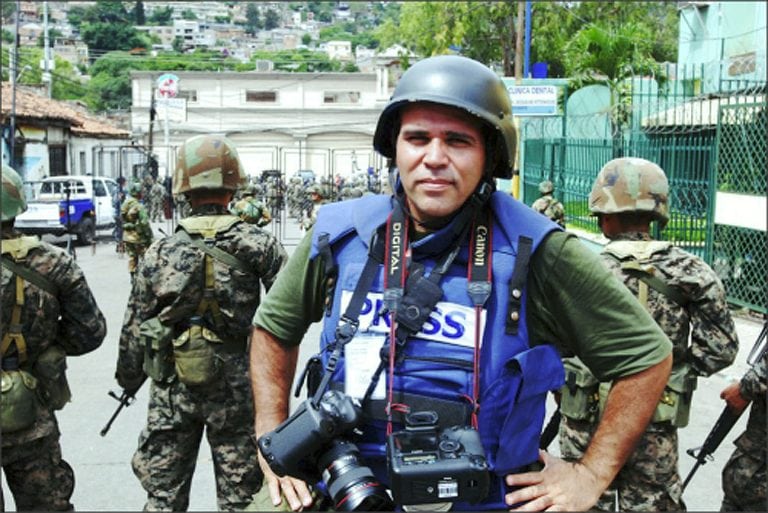 Documentary Shows Brazilian Photojournalist’s Experience In Conflict Areas