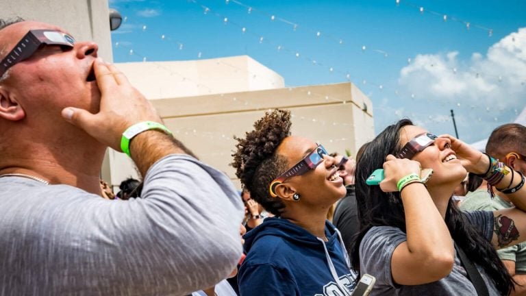 Mais De 32 Milhões De Americanos Apreciaram O Eclipse Total Do Sol