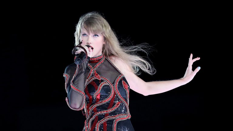 Taylor Swift Faz Surpresa Para Fãs E Lança Álbum Duplo