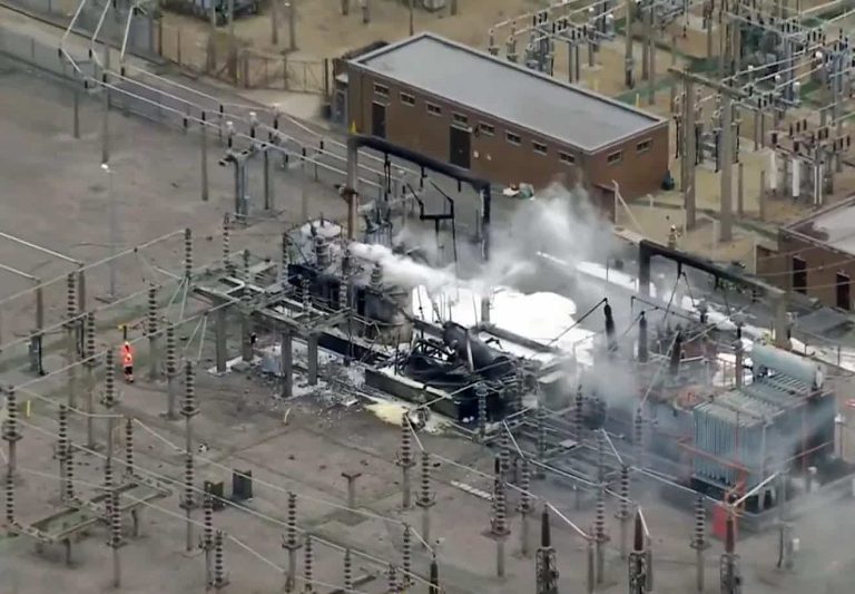 Aeroporto de Londres Paralisado Após Devastador Incêndio em Subestação Elétrica