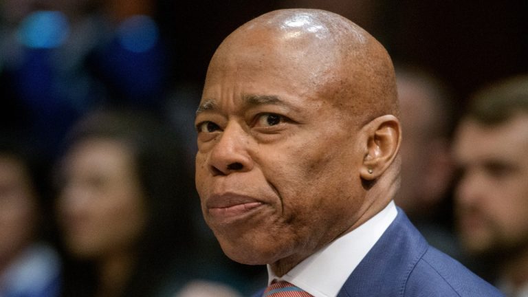 Juiz Federal Arquiva Processo De Corrupção Contra O Prefeito De NY, Eric Adams