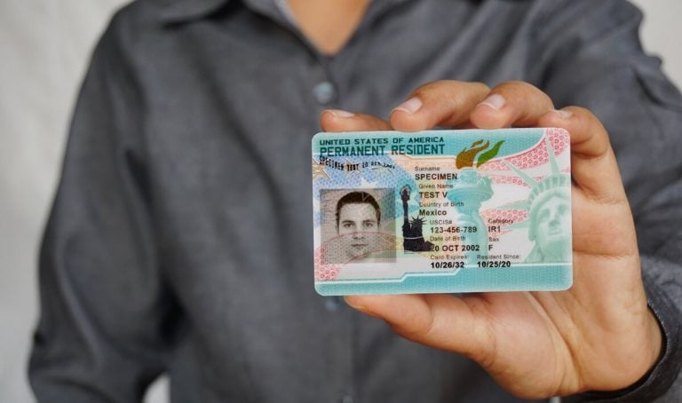 O Que Os Portadores De Green Card Devem Saber Antes De Viajar Para Fora Dos EUA