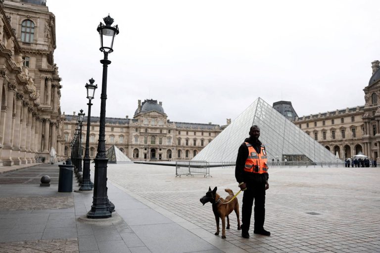 Bandits Rob The Louvre, The Most Visited Museum In The World