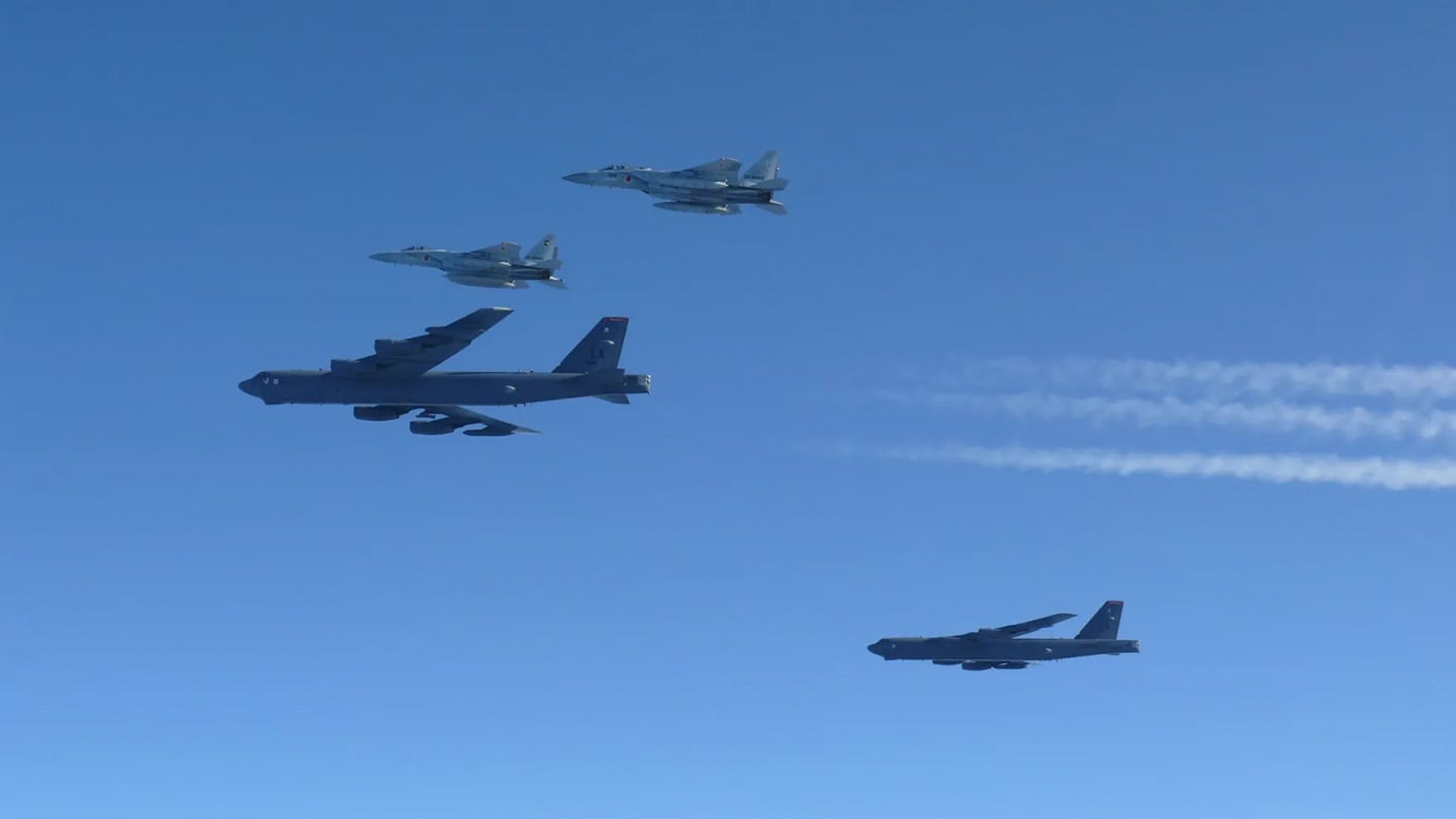 US Aircraft Join Japanese Fighter Jets In military Message To China