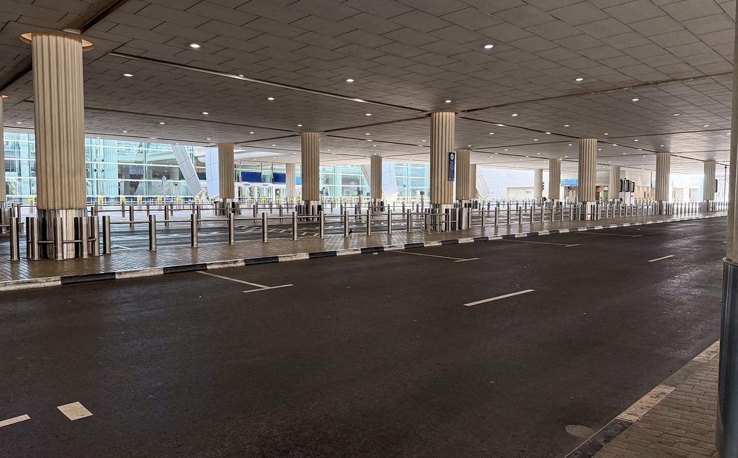 Dubai Airport, One Of The Busiest In The world, Is Empty This Morning