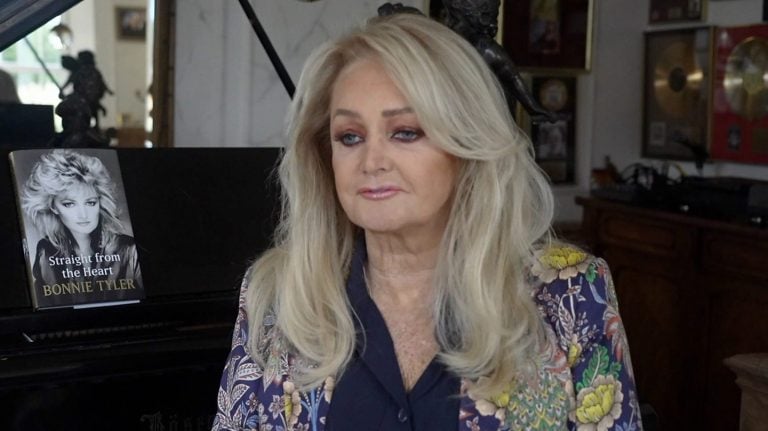 Bonnie Tyler, a voz inconfundível de “Total Eclipse of the Heart”, morre aos 75 anos e deixa um legado eterno na música