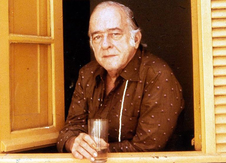 Vinicius de Moraes: o poeta do amor que reinventou a MPB e eternizou a alma brasileira
